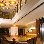 What are the best hotels near Praia do Futuro?